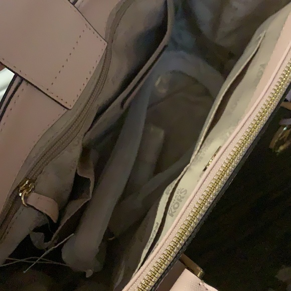 Michael Kors saffiano leather satchel bag - Picture 2 of 3
